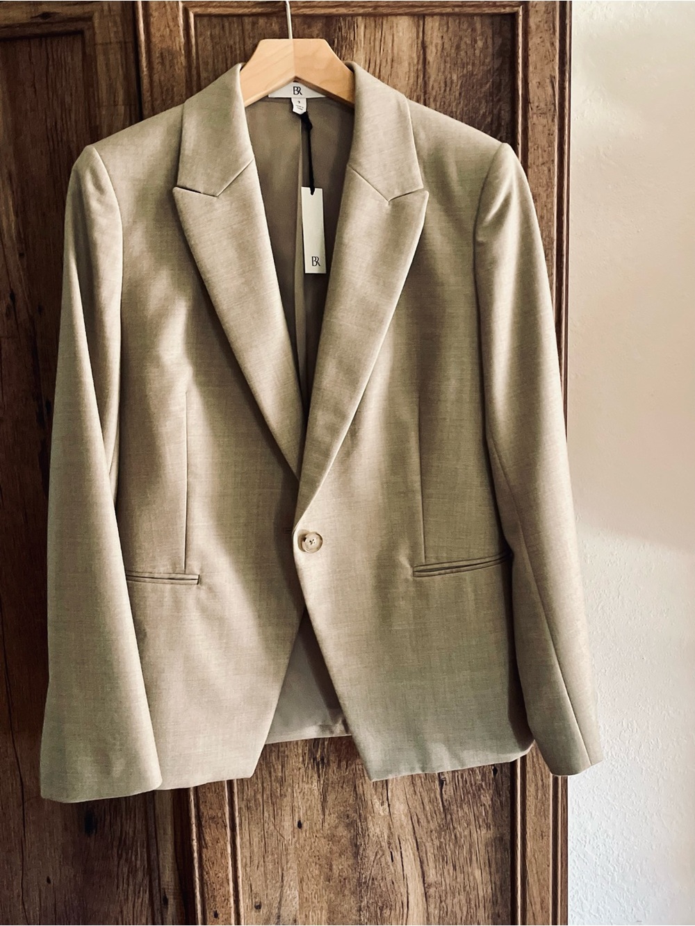 Banana Republic Light Beige Single-Button Women’s Blazer/ Relaxed Fit